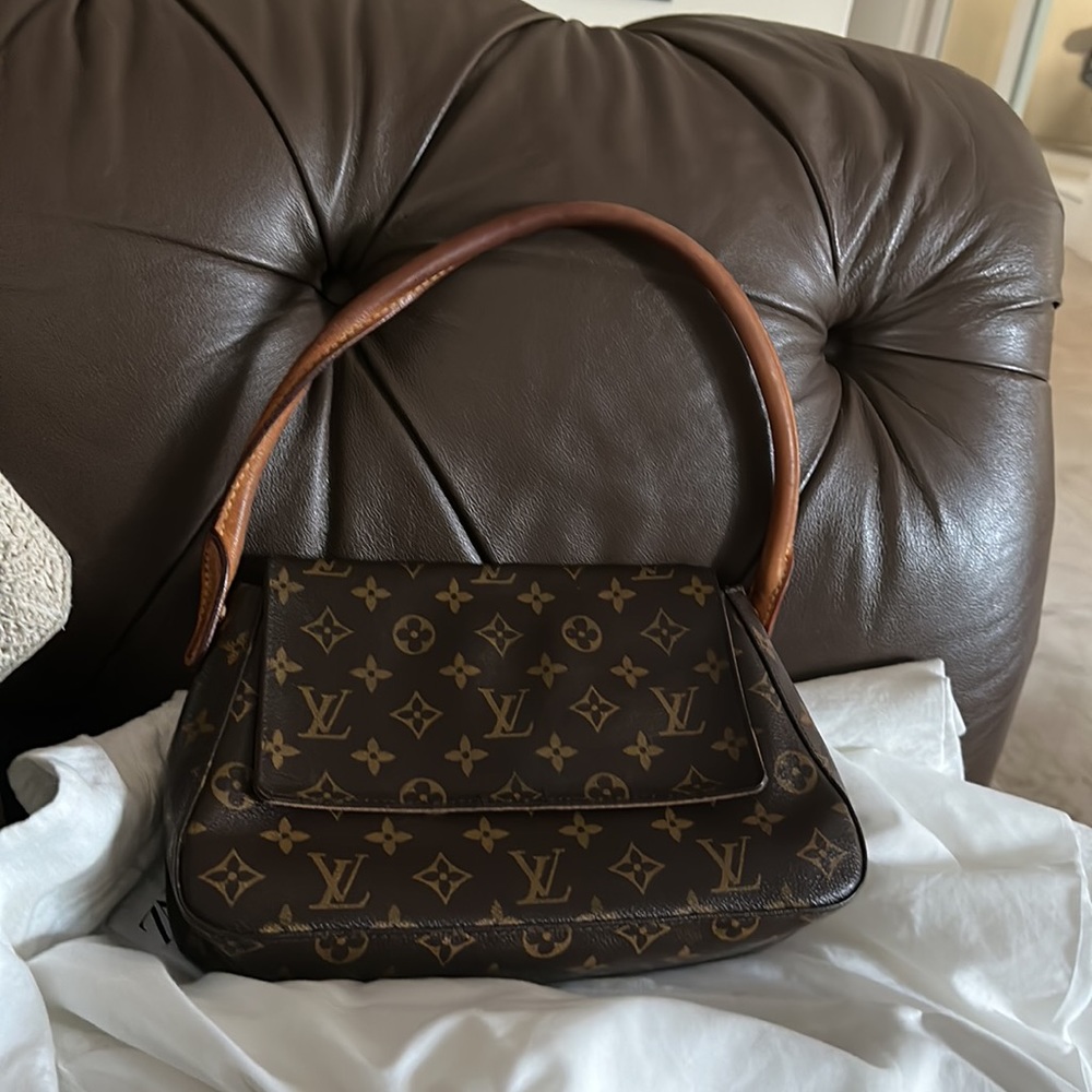 Luis Vuitton Looping mini monogram handbag